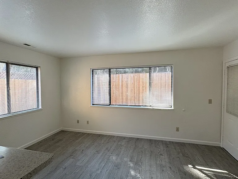 1748 Mount Olive Dr — Photo 4