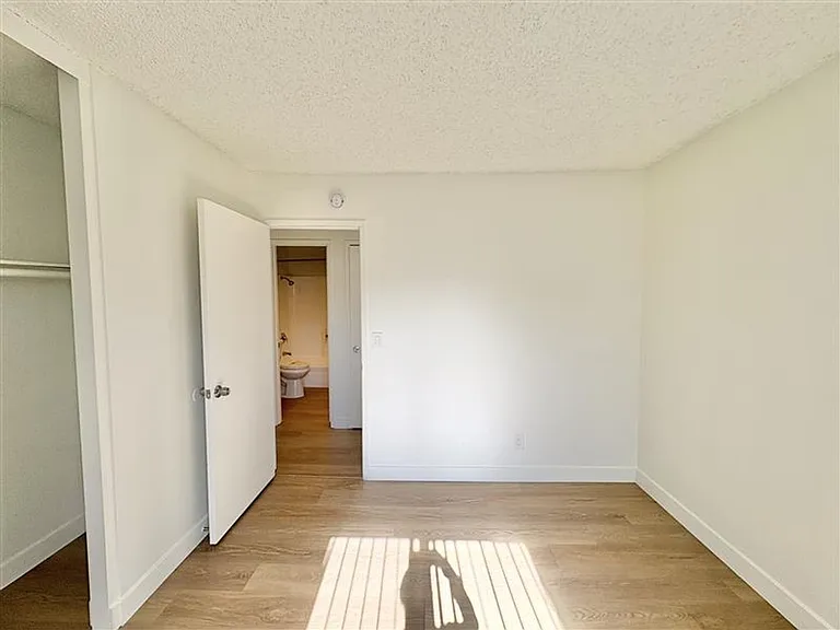 Baylor Apartments - 7531 — Photo 21