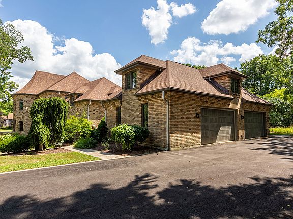 4th image of 27W125 Cove Ln