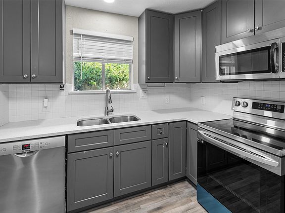 4th image of 309 Cole St