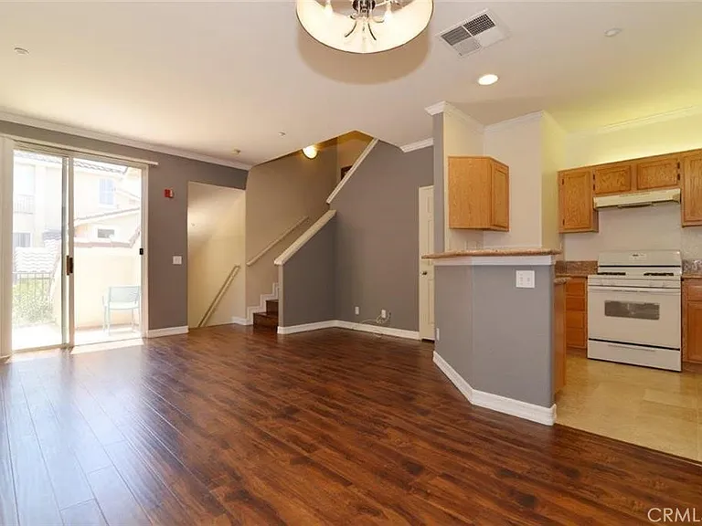 1308 Elmhurst — Photo 2