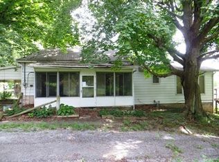 307 W Harris St, Creal Springs, IL 62922