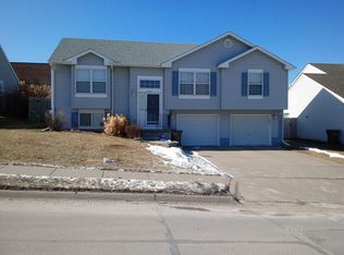 11722 S 28th St, Bellevue, NE 68123
