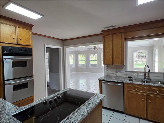 3rd image of 157 Woodbriar Rd