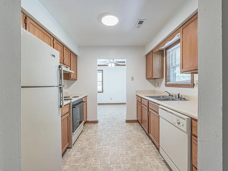4020 N Christopher Ct — Photo 9