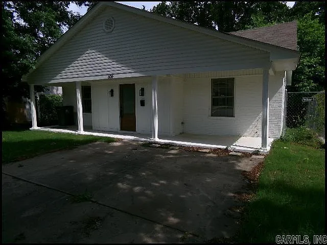 606 E 21st St — Photo 3