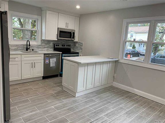 3rd image of 137 42nd St