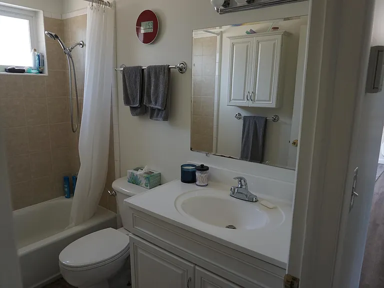 1383 E McCormick Way — Photo 5