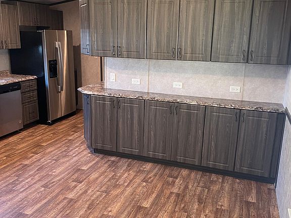 5th image of 908 Taylor Dr