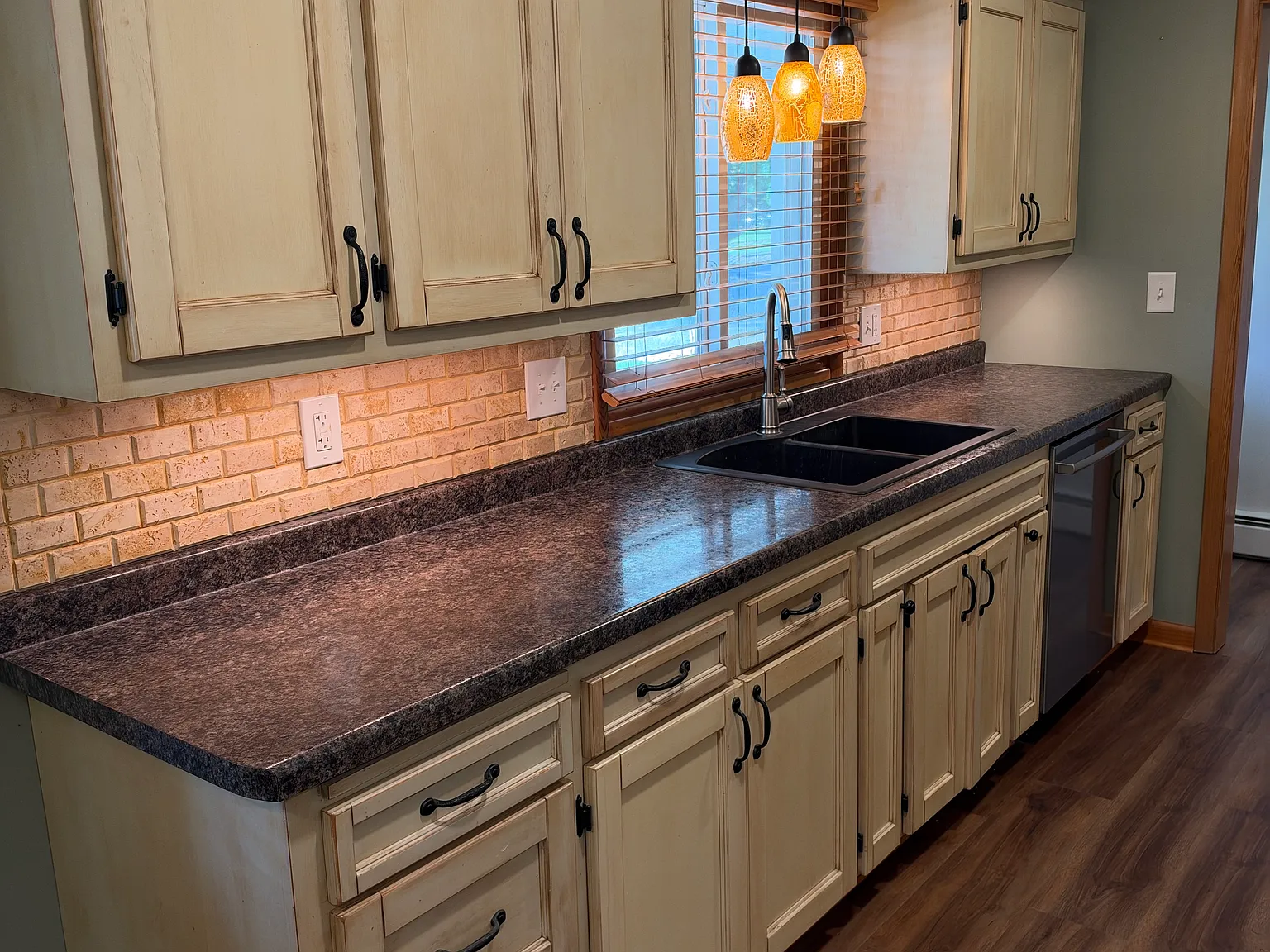 3 bed, 2.5 bath, 1450 sqft, $1,900 — Photo 4