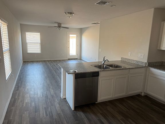 4th image of 944 W Starview Ave