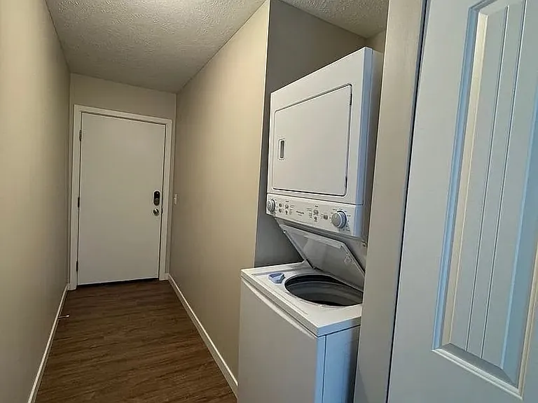 5085 Liberty Dr — Photo 10