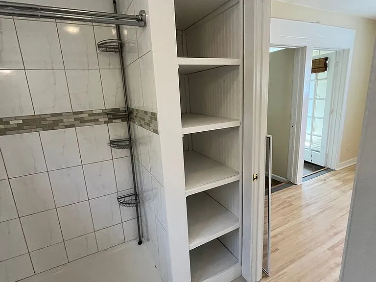 1128 Margaret St — Photo 14