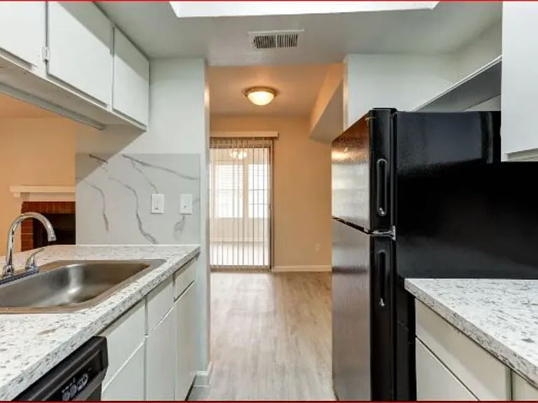 Star Beltway 8 Apartments — Photo 2