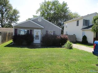 2732 Edwin St, Oregon, OH 43616