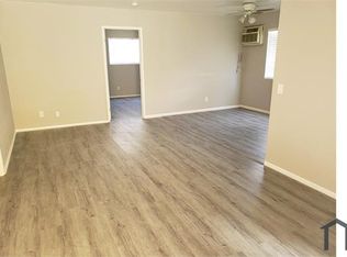 18526 Calvert St #4-5, Reseda, CA 91335