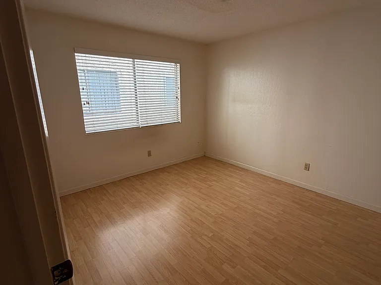 407 Cornell Ave #3 — Photo 4