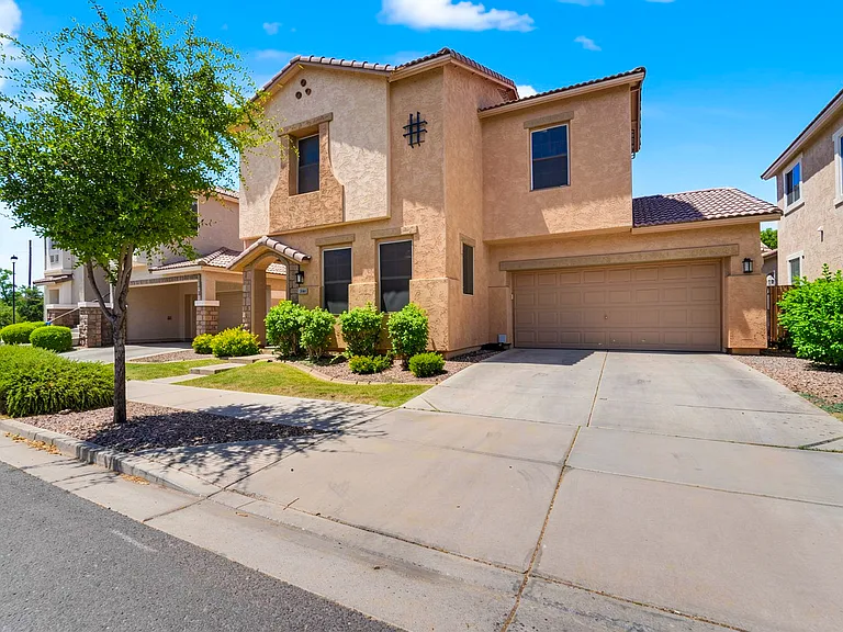 4036 E Carla Vista Dr — Photo 1