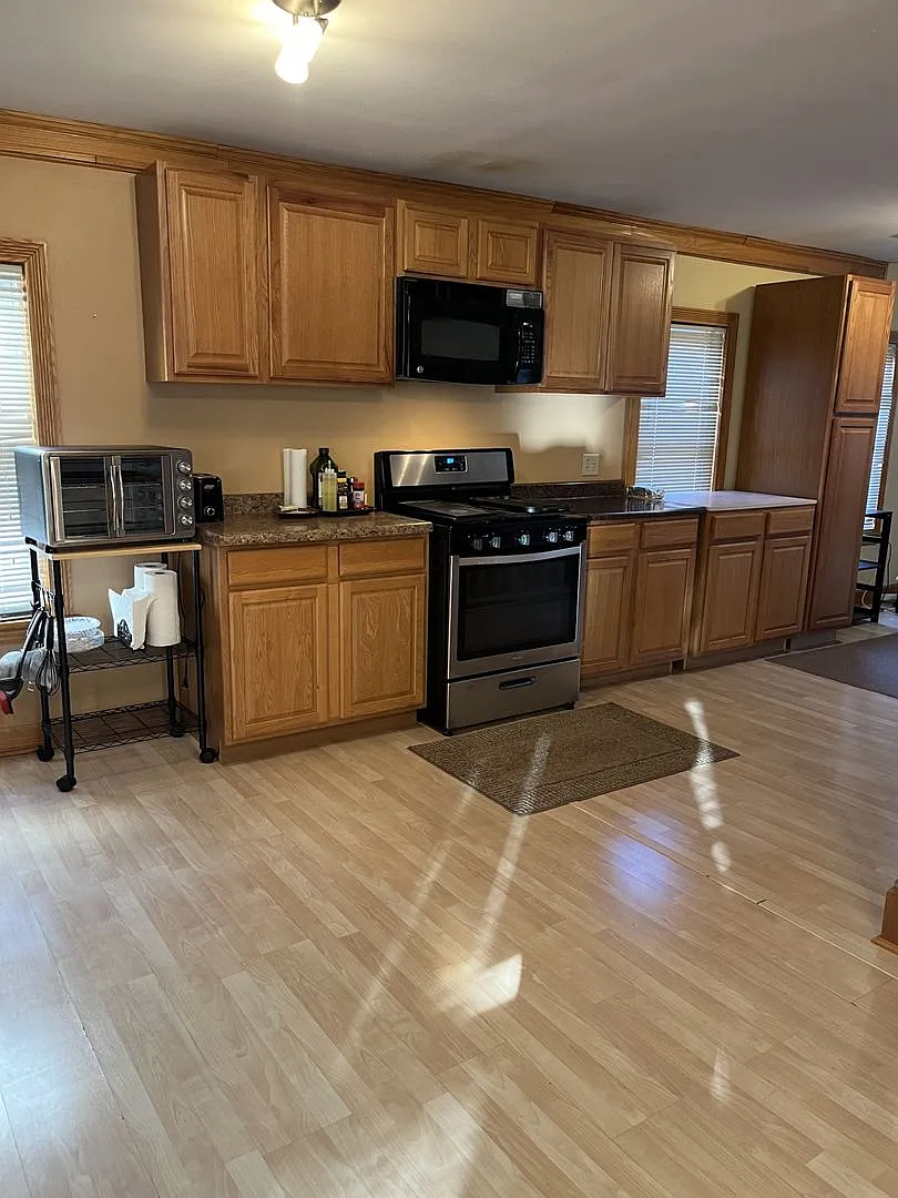 Fantastic 1 BR 2BA Home for Rent Near Brady Street — Photo 3