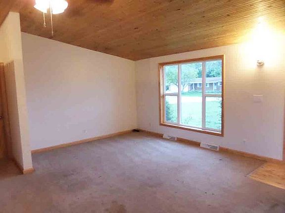 2nd image of 100 E Kross St