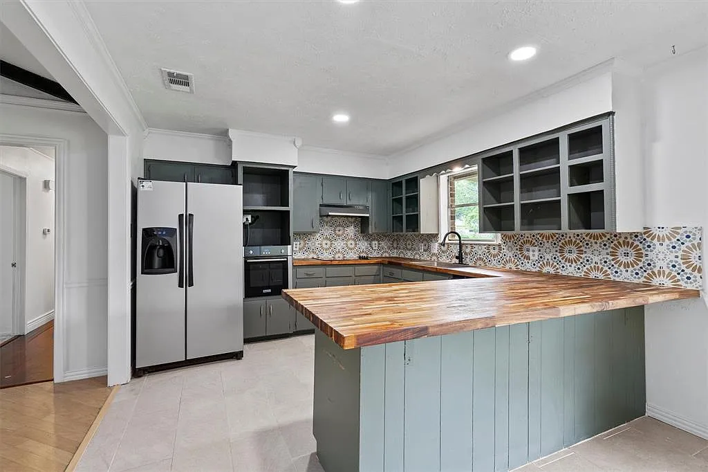 3 bed, 2.0 bath, 1711 sqft, $1,950 — Photo 2