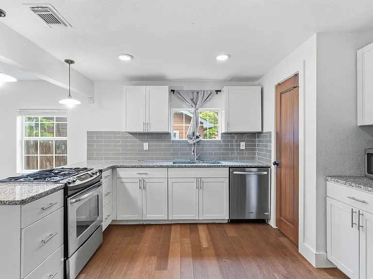 1137 Nickols Ave — Photo 8