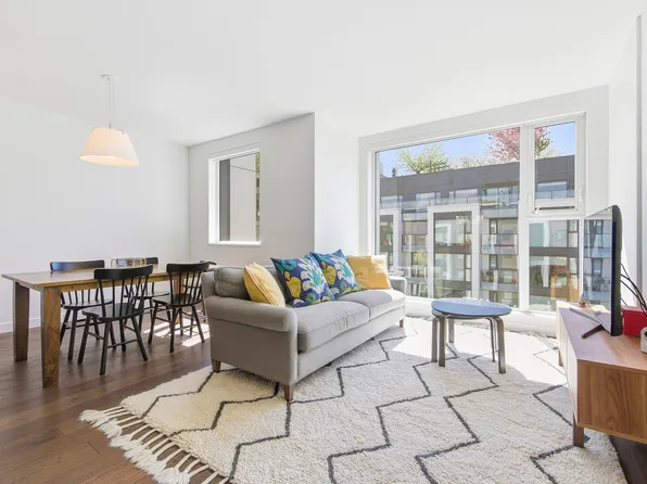 1516 Atlas Ln #302, Vancouver, BC V6P 0E1