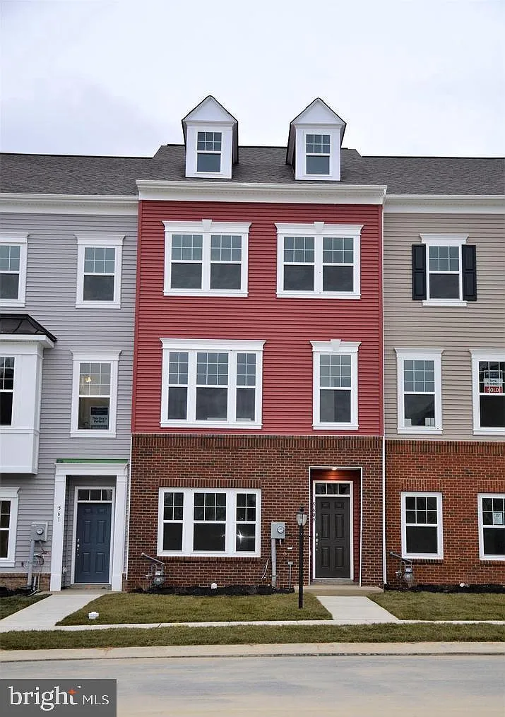 4 bed, 3.5 bath, 2102 sqft, $2,950 — Photo 1