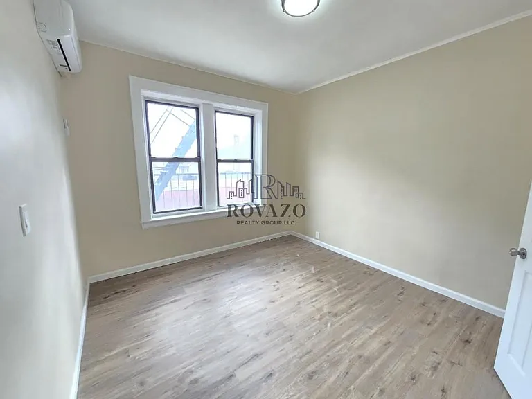 18-19 40th St #104 — Photo 4