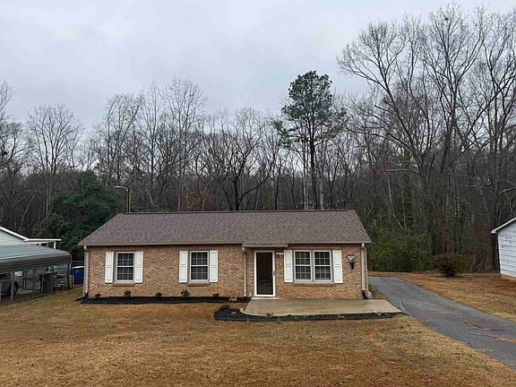 3rd image of 211 Edenbridge Ln