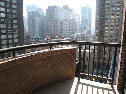 Rented by Kian Realty | media 25