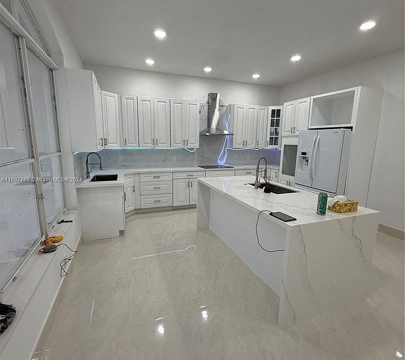 1st image of 5085 SW 37th Ave #5085