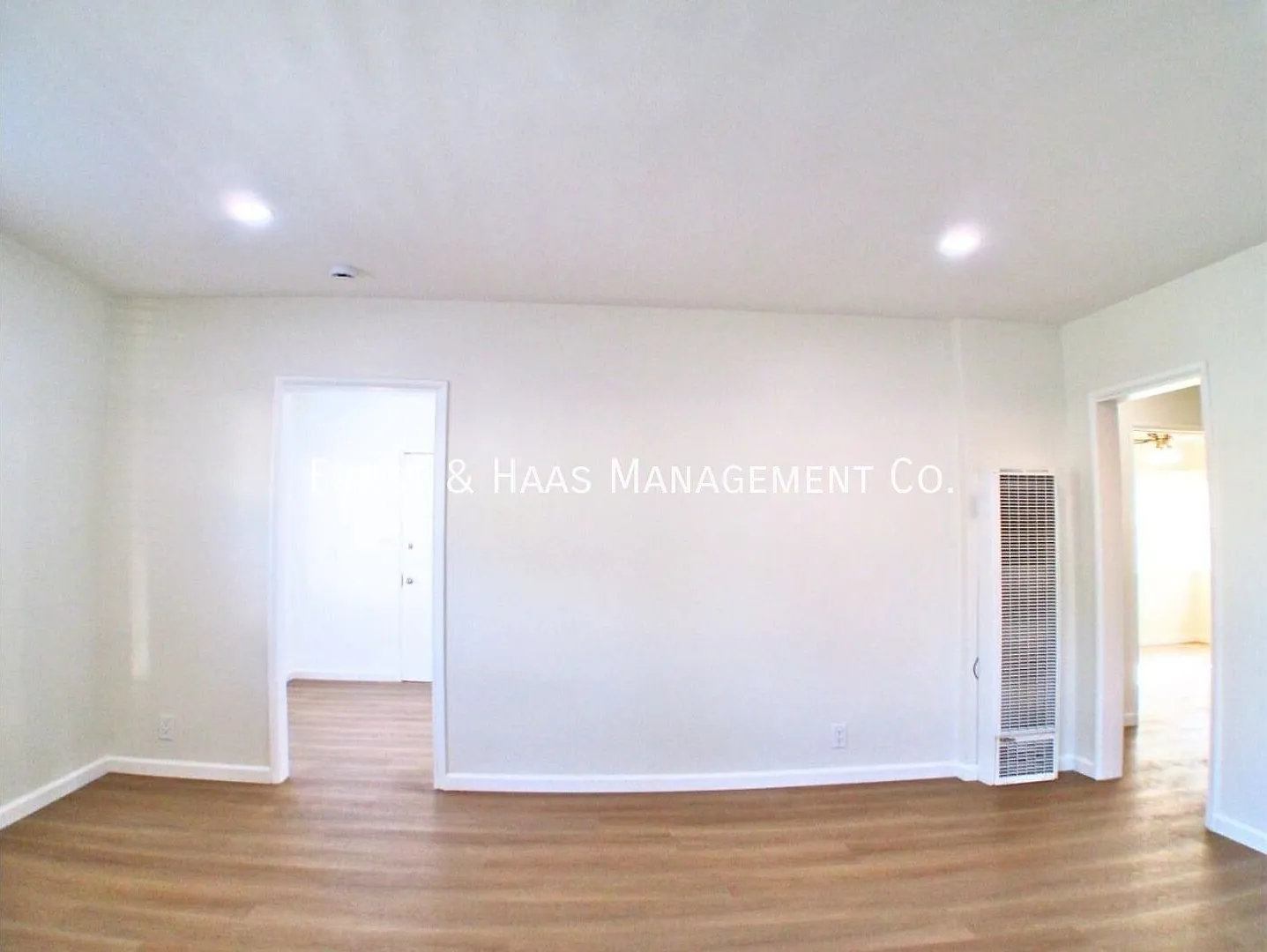 Front Duplex Home in North Long Beach Area! — Photo 3