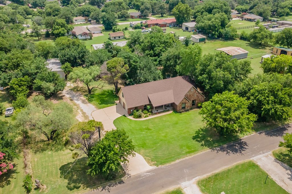 800 Stella Mae Dr, Fort Worth, TX - View 4