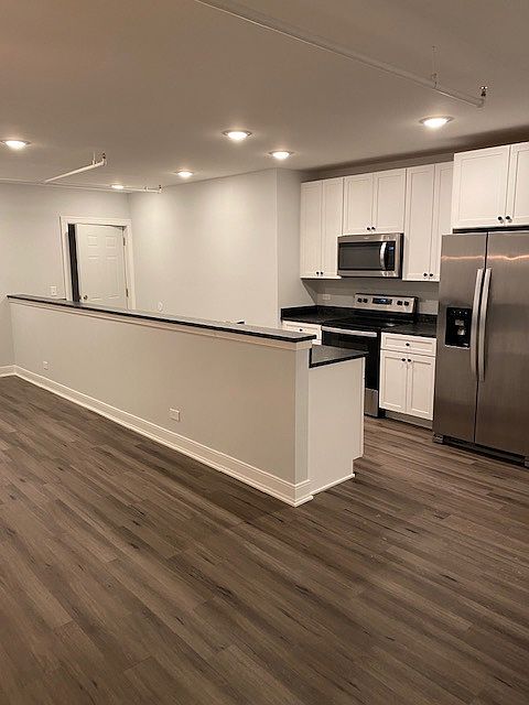 2nd image of 850 N State St #201