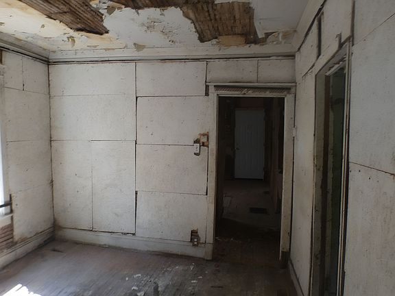 4th image of 7246 S Green St