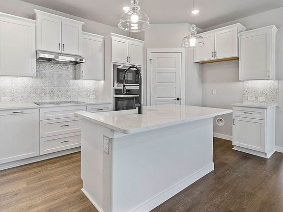 Stunning gourmet kitchen