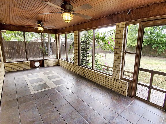 4th image of 4402 Green Valley Dr