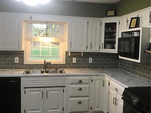 5th image of 922 Summerdale Ave NW