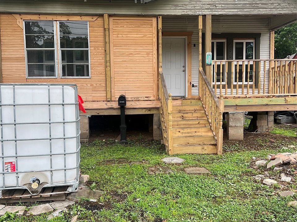 1st image of 233 W 73rd St