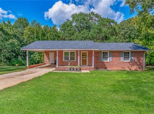 220 Bluefield Rd, Starr, SC 29684
