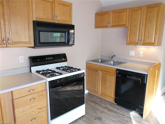 5th image of 310 Hawthorne St