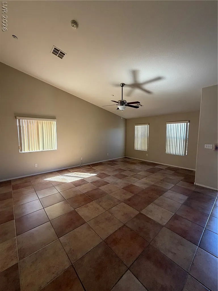4 bed, 2.0 bath, 2234 sqft, $2,100 — Photo 2