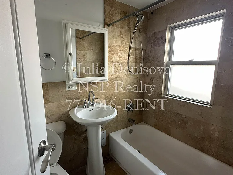 7630 N Milwaukee Ave #2A — Photo 2