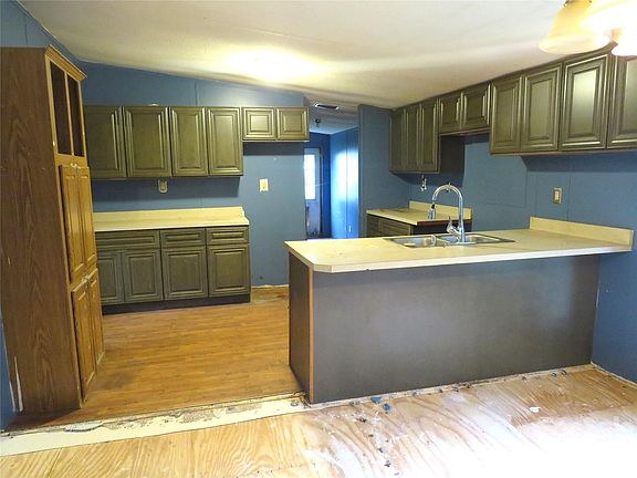5th image of 153 Ridgewood St