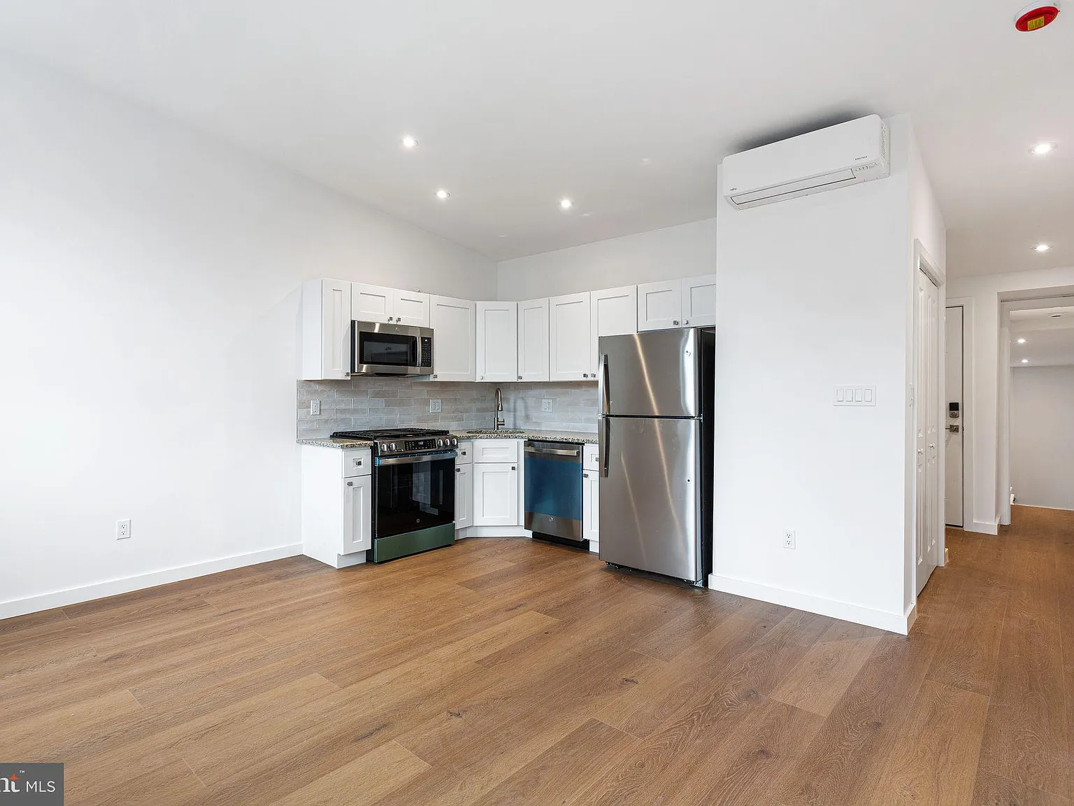 1 bed, 1.0 bath, 2676 sqft, $2,750 — Photo 2