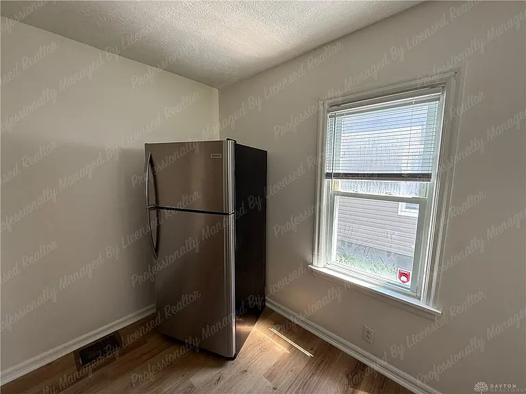 1261 Malden Ave — Photo 9