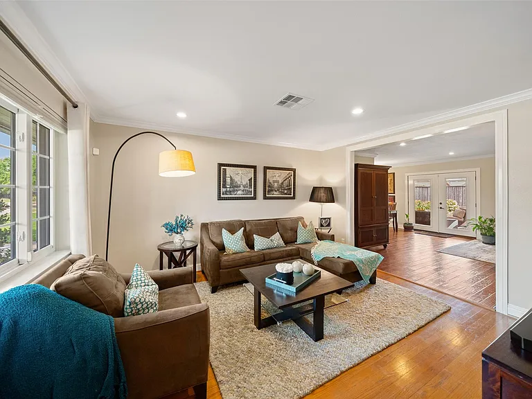2523 Droxford Dr — Photo 4
