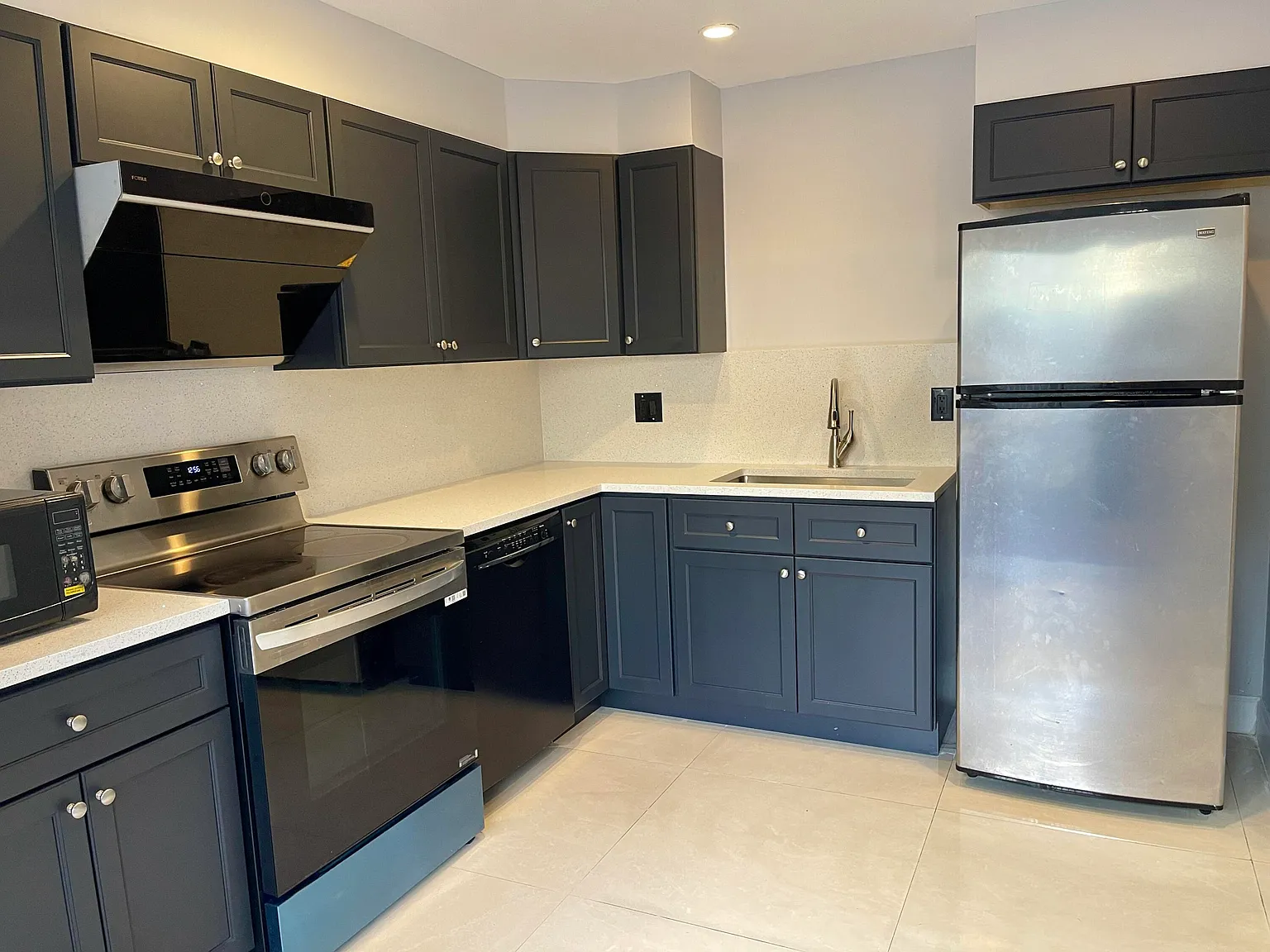 4 bed, 2.5 bath, 1606 sqft, $2,650 — Photo 4