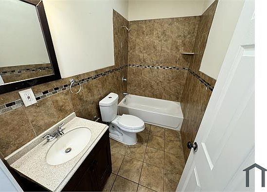 4th image of 84 Carnegie Ave APT 3R